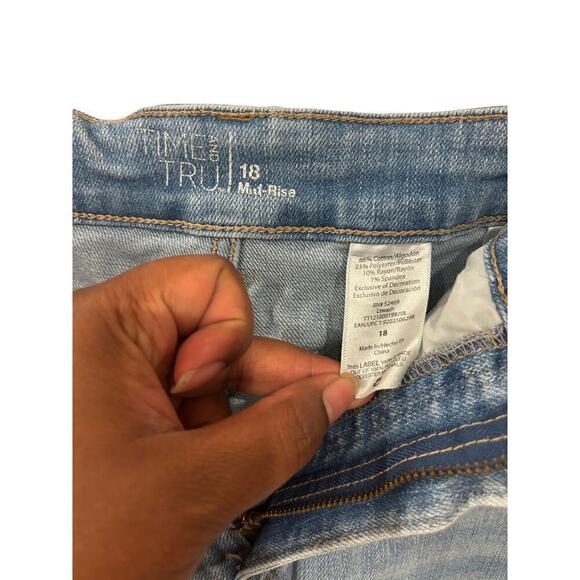 Time and Tru Size 18 Mid Rise Denim Shorts - Picture 6 of 8